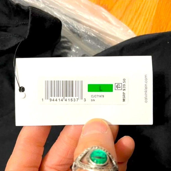 NWT Women's Size Large Calvin Klein Short Sleeve Cropped Logo Print Tee In Black - Picture 5 of 10